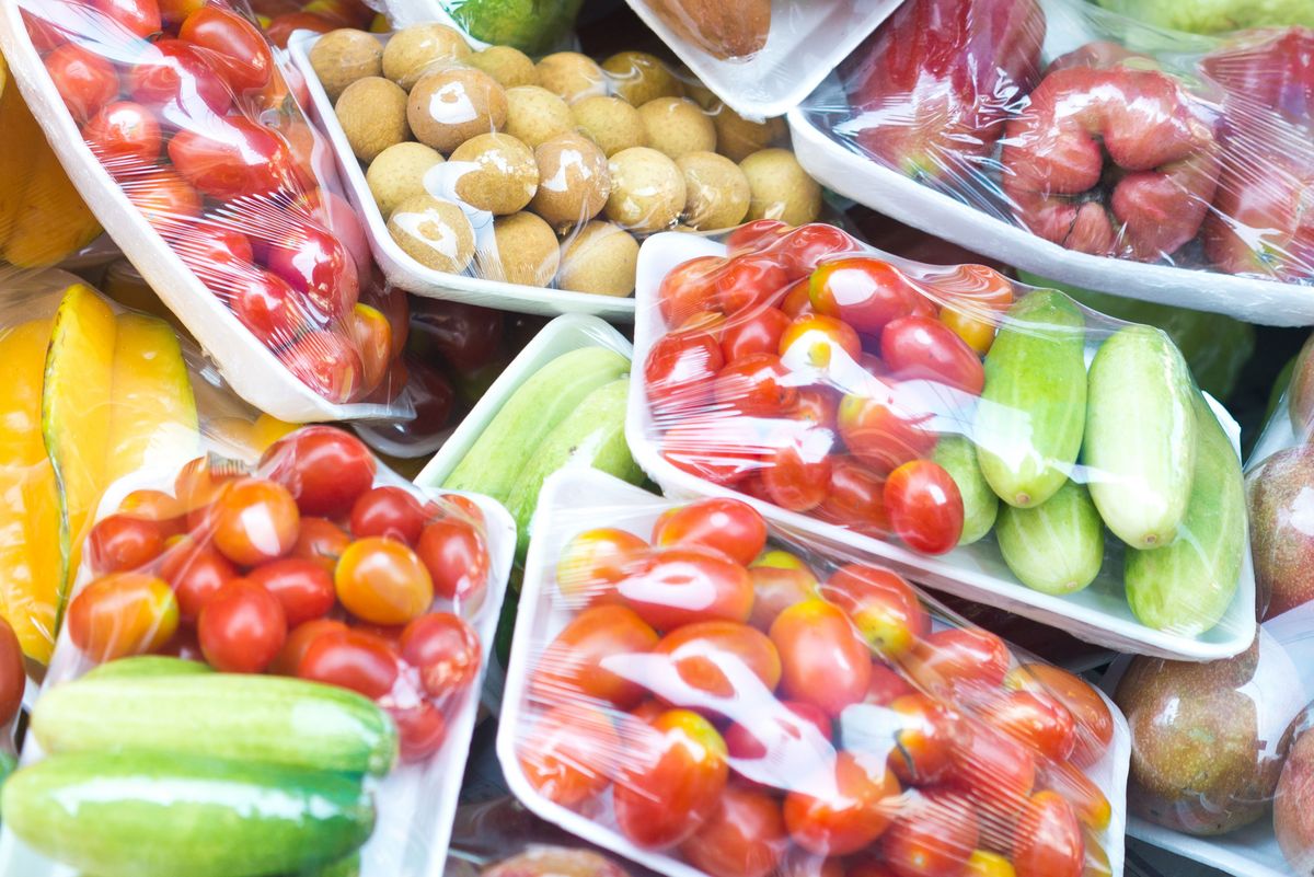 How plastic packaging helps to reduce food waste